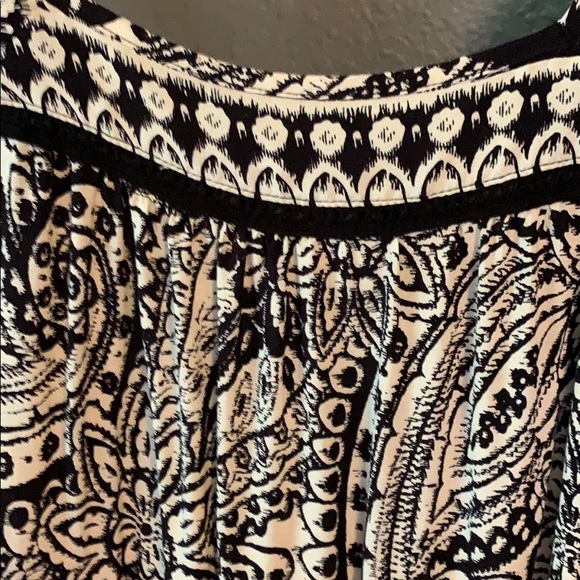 CUTE Black & Ivory Dress - Picture 2 of 5